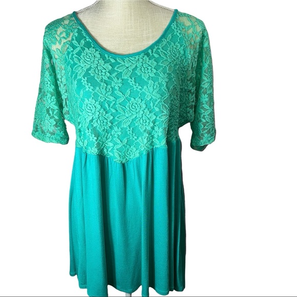 ▪️Lace Top Tunic - Picture 1 of 10